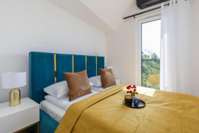 Exclusive Apartment Różana with AC & Balcony View 1 km to the Beach by Noclegi Renters
